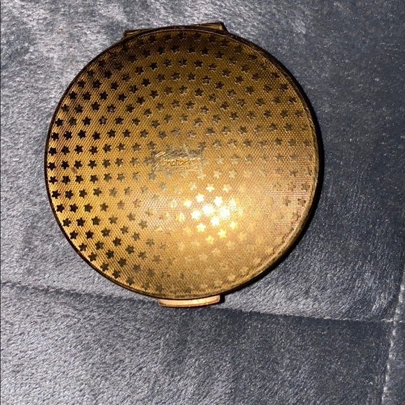 Stratton Compact - Picture 2 of 3